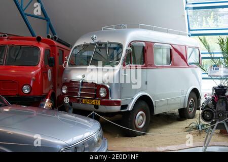 Tatra 805, Musée technique Tatra, Koprivnice, République Tchèque / Tchéquie - 11 septembre 2020: Vieux véhicule de loisirs rétro et vintage et campeur va Banque D'Images