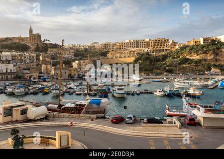 Port de Mgarr, terminal de ferry et ville de Gozo, Malte Banque D'Images