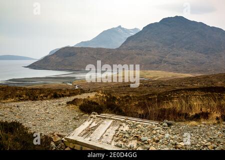 Vue vers Loch Scavaig depuis la péninsule de Strathaird, île de Skye, Écosse, Royaume-Uni Banque D'Images