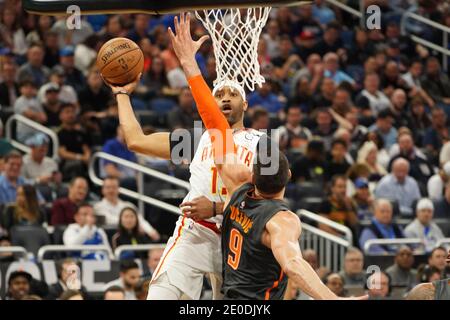 Vince carter #15 d'Atlanta Hawks tente de faire un tir pendant le match à l'Amway Center à Orlando Florida le lundi 8 février 2020. Crédit photo : Marty Jean-Louis Banque D'Images