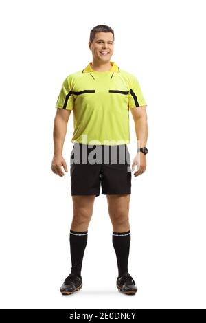 Portrait complet d'un arbitre de football sportif posant isolé sur fond blanc Banque D'Images