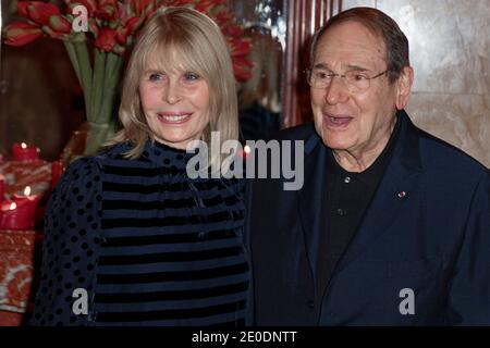 Paris, France. 10 décembre 2015. Décès de Robert Hossein le 31 décembre 2020. Robert Hossein et sa femme Candice Patou Banque D'Images