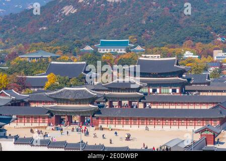 Ligne d'horizon de Séoul avec palais Gyeongbokgung, République de Corée Banque D'Images