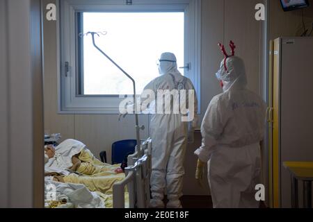 Rome, Italie. 31 décembre 2020. Les infirmières rendent visite à quelques patients Covid-19 en soins intensifs (photo par Matteo Nardone/Pacific Press/Sipa USA) crédit: SIPA USA/Alamy Live News Banque D'Images