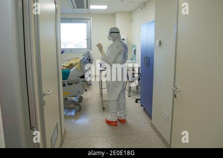 Rome, Italie. 31 décembre 2020. Les infirmières rendent visite à quelques patients Covid-19 en soins intensifs (photo par Matteo Nardone/Pacific Press/Sipa USA) crédit: SIPA USA/Alamy Live News Banque D'Images