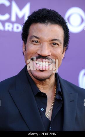 Lionel Richie arrive au 47e prix annuel de l'Académie de musique country qui a eu lieu au MGM Grand Garden Arena de Las Vegas, Nevada, États-Unis, le 1er avril 2012. Photo de Lionel Hahn/ABACAPRESS.COM Banque D'Images