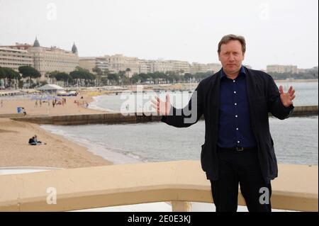 Neil Dudgeon pose pour le photocall 'meurtres de l'hommes' ('inspecteur Barnaby') dans le cadre de MIP TV 2012 à Majestic Beach à Cannes, France, le 2 avril 2012. Photo de Giancarlo Gorassini/ABACAPRESS.COM Banque D'Images