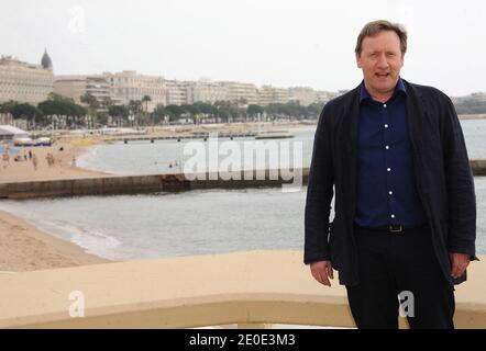 Neil Dudgeon pose pour le photocall 'meurtres de l'hommes' ('inspecteur Barnaby') dans le cadre de MIP TV 2012 à Majestic Beach à Cannes, France, le 2 avril 2012. Photo de Giancarlo Gorassini/ABACAPRESS.COM Banque D'Images