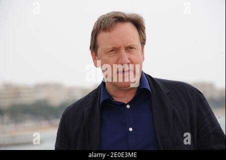 Neil Dudgeon pose pour le photocall 'meurtres de l'hommes' ('inspecteur Barnaby') dans le cadre de MIP TV 2012 à Majestic Beach à Cannes, France, le 2 avril 2012. Photo de Giancarlo Gorassini/ABACAPRESS.COM Banque D'Images