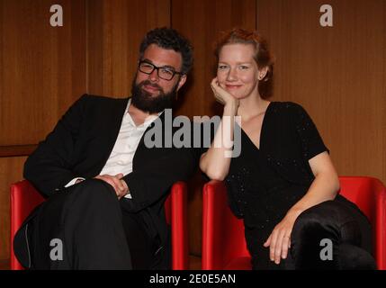 Jan Schomburg et Sandra Huller assistaient à la première de l'Amour et Rien d'autre tenue à l'Arlequin à Paris, France, le 5 avril 2012. Photo de Marco Vitchi/ABACAPRESS.COM Banque D'Images