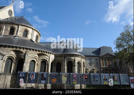 Affiches de campagne des candidats à l'élection présidentielle française de 2012 à Paris, en France, le 11 avril 2012. Photo de Mousse/ABACAPRESS.COM Banque D'Images