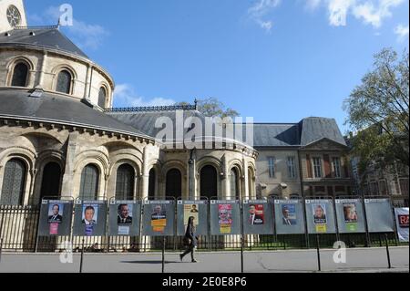 Affiches de campagne des candidats à l'élection présidentielle française de 2012 à Paris, en France, le 11 avril 2012. Photo de Mousse/ABACAPRESS.COM Banque D'Images