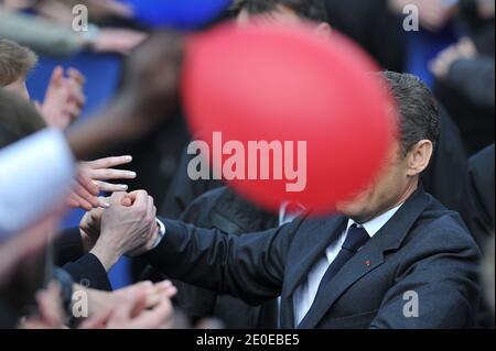 Le candidat du président sortant français et du parti au pouvoir de l'UMP pour l'élection présidentielle de 2012, Nicolas Sarkozy, est photographié lors de sa réunion de campagne qui s'est tenue à la place de la Concorde, à Paris, en France, le 15 avril 2012. Photo de Christophe Guibbbaud/ABACAPRESS.COM Banque D'Images