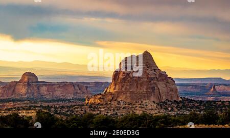 Cheminée Rock dans l'Utah, vue depuis la zone de repos de Ghost Rock, à la sortie de l'Interstate 70 Banque D'Images