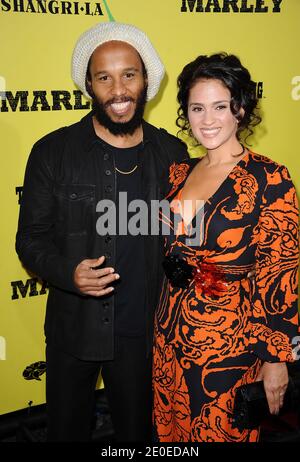Ziggy Marley et sa femme Orly Agai assistent à la première de Magnolia Pictures Marley à l'ArcLight Hollywood à Los Angeles, CA, Etats-Unis le 17 avril 2012. Photo de Lionel Hahn/ABACAPRESS.COM Banque D'Images