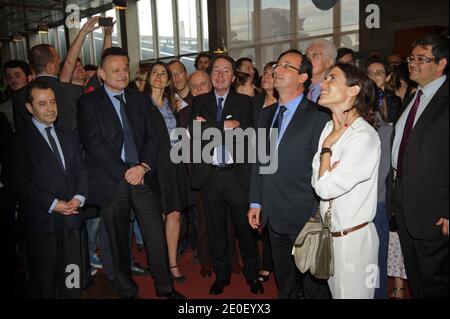 François Hollande, président élu de la Bibliothèque nationale française (BNF), Bruno racine, Jean-Marie Leguen, Aurelie Filippetti, Pierre Berge, Anne Lauvergeon, Lionel Jospin et la fille de feu président François Mitterrand Mazarine Pingeot visitent la Bibliothèque François Mitterrand (BNF) à Paris, France, le 10 mai 2012, Dans le cadre d'un hommage à François Mitterrand. Photo de Christophe petit-Tesson/Pool/ABACAPRESS.COM Banque D'Images