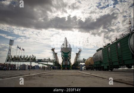 L'engin spatial Soyouz TMA-04M est vu quelques instants avant d'être levé au lancement de l'un des Comodromes de Baikonour au Kazakhstan, le dimanche 13 mai 2012. Le lancement de l'engin spatial Soyuz avec le commandant de l'expédition 31 Soyuz Gennady Padalka et l'ingénieur de vol Sergei Revin de Russie, et l'ingénieur de vol principal de la NASA Joe Acaba est prévu pour 9 h 01 heure locale le mardi 15 mai. Photo par Bill Ingalls/NASA via ABACAPRESS.COM Banque D'Images