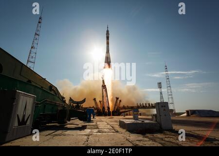 La fusée Soyouz TMA-04M est lancée depuis le cosmodrome de Baïkonour au Kazakhstan le mardi 15 mai 2012, transportant l'expédition 31 le commandant de Soyouz Gennady Padalka, l'ingénieur de vol de la NASA Joseph Acaba et l'ingénieur de vol Sergei Revin à la Station spatiale internationale. Photo par Bill Ingalls/NASA via ABACAPRESS.COM Banque D'Images