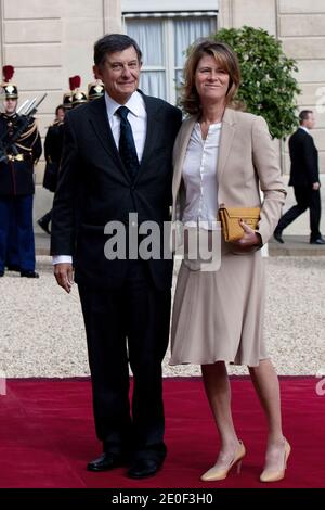 Jean-Pierre Jouyet et sa femme arrivent au Palais de l'Elysée pour l'investiture du Président François Hollande nouvellement élu, à Paris, en France, le 15 mai 2012. Photo de Stephane Lemouton/ABACAPRESS.COM. Banque D'Images