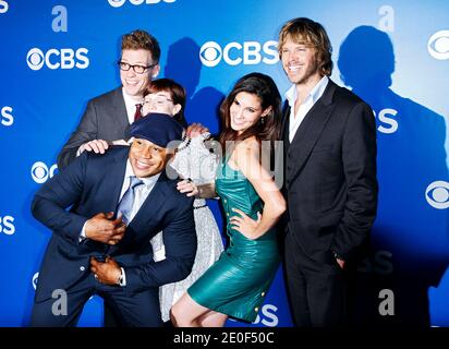 LL Cool J, Barrett Foa, Renee Felice Smith, Daniela Ruah et Eric Christian Olsen assistent à l'événement de présentation du réseau CBS dans la tente du Lincoln Center à New York City, NY, USA, le 16 mai 2012. Photo de Donna Ward/ABACAPRESS.COM Banque D'Images