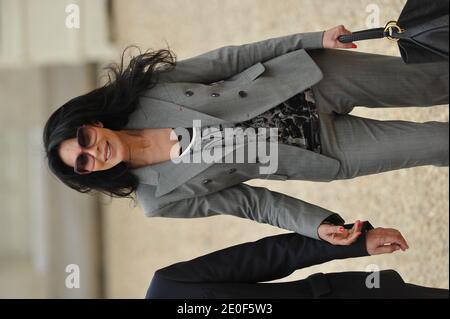 Jeune ministre français vivant à l'étranger et francophile Yamina Benguigui arrivant au palais présidentiel de l'Elysée à Paris, France le 17 mai 2012 au premier conseil hebdomadaire du gouvernement du président français François Hollande. Photo de Nicolas Gouhier/ABACAPRESS.COM Banque D'Images