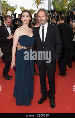 Geraldine Pailhas et Christopher Thompson arrivent à la projection de Rust and Bone (de Rouille et d'OS), dans le cadre du 65e Festival international du film de Cannes, au Palais des Festivals de Cannes, dans le sud de la France, le 17 mai 2012. Photo de Frédéric Nebinger/ABACAPRESS.COM Banque D'Images