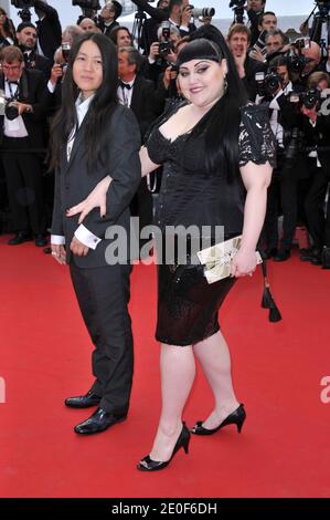 Beth Ditto et sa petite amie Kristin Ogata arrivent à la projection de Rust and Bone (de Rouille et d'OS), dans le cadre du 65e Festival international du film de Cannes, au Palais des Festivals de Cannes, dans le sud de la France, le 17 mai 2012. Photo d'Aurore Marechal/ABACAPRESS.COM Banque D'Images