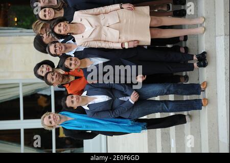 Photo de famille des femmes nouvellement nommées du gouvernement français prise le 17 mai 2012 à l'Elysée Palace à Paris. (G-D) - 1re rangée - JM pour le ministre junior et M pour le ministre. - M pour l'égalité des territoires et du logement, Cecile Duflot; M pour les droits des femmes et porte-parole du gouvernement, Najat Vallaud-Belkacem; Affaires sociales et santé M, Marisol Touraine 2e rangée - JM pour la justice, Delphine Batho; M de Justice Christiane Taubira; Sports M, Valerie Fourneyron; M pour la culture, Aurelie Filippetti 3e rangée - JM pour les PME, les innovations et l'économie numérique, Fleur Pellerin; JM pour les personnes handicapées, Ma Banque D'Images