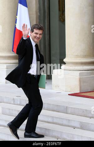 Nouvellement nommé ministre de la reprise industrielle et de l'industrie alimentaire, Arnaud Montebourg arrive pour la première réunion hebdomadaire du cabinet présidentiel du président français François Hollande à l'Elysee Palace. Photo de Stephane Lemouton/ABACAPRESS.COM. Banque D'Images