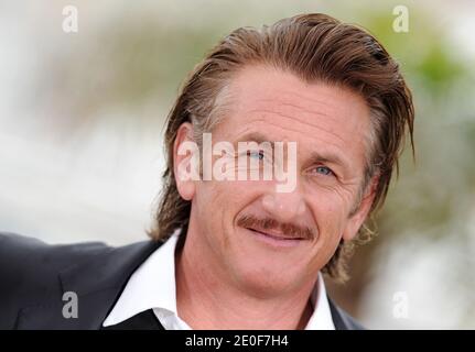 Sean Penn posant au photocall « Haiti Carnaval in Cannes » qui s'est tenu au Palais des Festivals dans le cadre du 65e Festival international du film de Cannes, France, le 19 mai 2012. Photo de Lionel Hahn/ABACAPRESS.COM Banque D'Images
