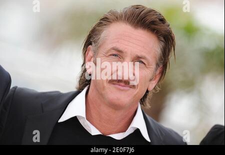 Sean Penn posant au photocall « Haiti Carnaval in Cannes » qui s'est tenu au Palais des Festivals dans le cadre du 65e Festival international du film de Cannes, France, le 19 mai 2012. Photo de Lionel Hahn/ABACAPRESS.COM Banque D'Images