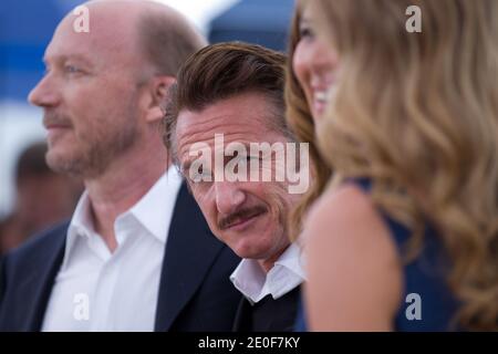 Sean Penn posant au photocall « Haiti Carnaval in Cannes » qui s'est tenu au Palais des Festivals dans le cadre du 65e Festival international du film de Cannes, France, le 19 mai 2012. Photo de Frédéric Nebinger/ABACAPRESS.COM Banque D'Images