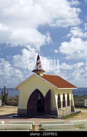 La chapelle Alto Vista est une petite chapelle catholique, également connue sous le nom d''église Pilgrims, avec une vue sur la mer des Caraïbes, au nord-est de Noord, Aruba. Banque D'Images