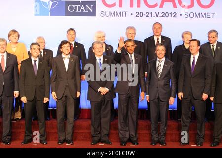 Les chefs d'État et de gouvernement posent pour une photo officielle de groupe lors de l'OTAN 2012 à Chicago, Illinois, il, USA, le 20 mai 2012. Photo de Ludovic/Pool/ABACAPRESS.COM Banque D'Images