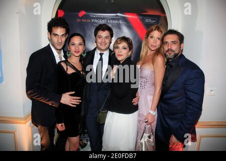 EXCLUSIF - Alysson Paradis, Aurélien Wiik, Jean-Pierre Martins, Alexandra Genoves, Slimane Yefsah et Dany Verissimo posant pendant la séance photo de « l'Emprise » à l'hôtel Carlton de Cannes, France, lors du 65e Festival du film de Cannes, le 21 mai 2012. Photo de Jerome Domine/ABACAPRESS.COM Banque D'Images