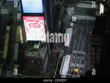 New York, États-Unis. 31 décembre 2020. Les rues de Times Square sont vides et fermées au public pour la célébration de la Saint-Sylvestre en raison de la pandémie du coronavirus à New York le jeudi 31 décembre 2020. En raison de la pandémie COVID-19 en cours, la Saint-Sylvestre 2021 à Times Square ne sera pas ouverte au public cette année. Photo de John Angelillo/UPI crédit: UPI/Alay Live News Banque D'Images