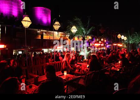 Vue sur le bar extérieur sur le toit '230 cinquième'. Sa terrasse panoramique vous offre une vue magnifique sur Manhattan mais aussi sur l'Empire State Building à New York, NY, USA le 25 mai 2012. Photo de Marie Psaila/ABACAPRESS.COM Banque D'Images