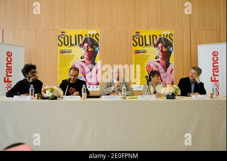 Sébastien Folin, Luc Barruet, Antoine de Caunes, Marco Prince et Emma de Caunes et Antoine de Caunes assistent à la conférence de presse Solidays 2012 à Paris, France, le 31 mai 2012. Photo d'Alban Wyters/ABACAPRESS.COM Banque D'Images