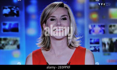 Une capture d'écran prise de la chaîne de télévision TF1 montrant le dernier bulletin de presse du journaliste Laurence Ferrari, à Paris, France, le 31 mai 2012. Photo de Christophe Guibbbaud/ABACAPRESS.COM Banque D'Images