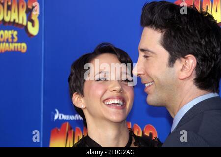 L'acteur David Schwimmer et sa femme Zoe Buckman assistent à la première 'Sadagascar 3: Europe's Most Wanted' au théâtre Ziegfeld à New York, NY, USA, le 7 juin 2012. Photo de Charles Guerin/ABACAPRESS.COM Banque D'Images