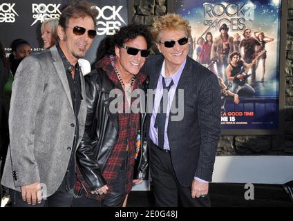 Les membres du groupe Journey Jonathan Cain, Neal Schon et Ross Valory arrivent à la première de Warner Bros. Pictures 'Rock of Ages' au Grauman's Chinese Theatre le 8 juin 2012 à Los Angeles, CA, USA. Photo de Lionel Hahn/ABACAPRESS.COM Banque D'Images