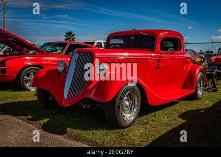 Daytona Beach, FL - 28 novembre 2020 : coupé Ford 1934 lors d'un salon de voiture local. Banque D'Images