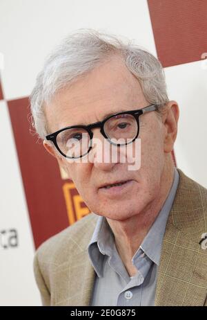 Woody Allen participe à la 2012 première de Sony Pictures Classics à Rome avec amour au cinéma Regal de Los Angeles, en Californie, aux États-Unis, le 14 juin 2012. Photo de Lionel Hahn/ABACAPRESS.COM Banque D'Images