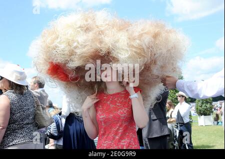 Atmosphère pendant les courses hippiques du Prix de Diane 2012 à Chantilly Horsetrack près de Paris, France, le 17 juin 2012. Photo de Nicolas Briquet/ABACAPRESS.COM Banque D'Images