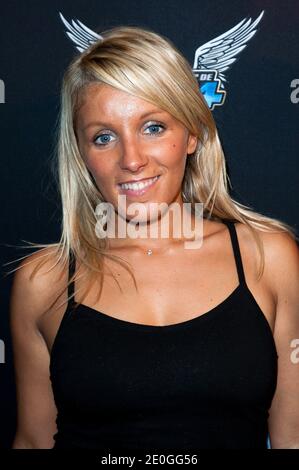 Myriam Abel (Nouvelle Star 3, les Anges 3) participe à une séance de présentation et de signature du NRJ 12 Reality TV Show 'les Anges de la telerealite 4 - Club Hawai' qui s'est tenu à l'Ice Baar champs Elysées, le 27 juin 2012 à Paris, France. Photo de Nicolas Genin/ABACAPRESS.COM Banque D'Images