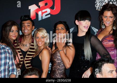 Aurelie (Secret Story 5), Julia (l'Ile des Verites), Myriam Abel (Nouvelle Star 3, les Anges 3), Bruno Rua (Nouvelle Star 4, encore une chance), Ayem Nour (Secret Story), Et Thomas (alias Josiane) participant à une séance de présentation et de signature du NRJ 12 Reality TV Show 'les Anges de la telerealite 4 - Club Hawai' qui s'est tenu à l'Ice Baar champs Elysées, le 27 juin 2012 à Paris, France. Photo de Nicolas Genin/ABACAPRESS.COM Banque D'Images