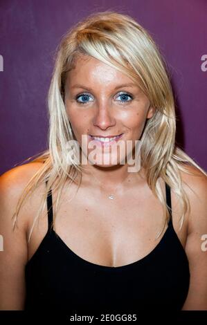Myriam Abel (Nouvelle Star 3, les Anges 3) participe à une séance de présentation et de signature du NRJ 12 Reality TV Show 'les Anges de la telerealite 4 - Club Hawai' qui s'est tenu à l'Ice Baar champs Elysées, le 27 juin 2012 à Paris, France. Photo de Nicolas Genin/ABACAPRESS.COM Banque D'Images