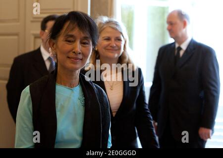 Aung San Suu Kyi, la dirigeante pro-démocratique du Myanmar, a présenté une photo au Sénat français à Paris, en France, le 28 juin 2012. Photo de Stephane Lemouton/ABACAPRESS.COM Banque D'Images