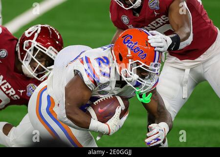 Arlington, Texas, États-Unis. 30 décembre 2020. Florida Gators qui a refait le 27 Dameon Pierce en action pendant le match de football de Florida Gators, contre le match de football de l'université Oklahoma Sooners, au Goodyear Cotton Bowl, à Arlington, Texas, le 30 décembre 2020. (Crédit obligatoire : Tommy Hays/MarinMedia.org/Cal Sport Media) (photographe complet absolu, et crédits requis).télévision, ou magazines à but lucratif Contactez MarinMedia directement. Crédit : csm/Alay Live News Banque D'Images