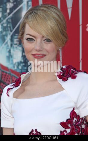 Emma Stone arrive à Columbia Pictures pour la première de « The Amazing Spider-Man » au Regency Village Theatre de Westwood, Los Angeles, CA, États-Unis, le 28 juin 2012. Photo de Baxter/ABACAPRESS.COM Banque D'Images